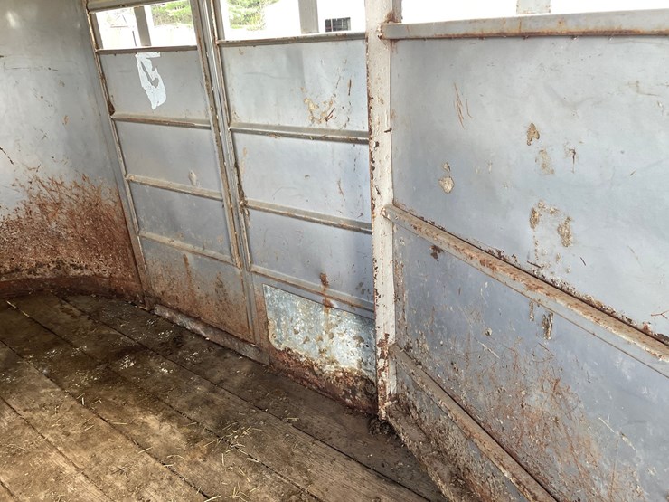 #2010-•-2004-corn-pro-16'-tandem-axle-livestock-trailer-(has-wi-title)-image-57