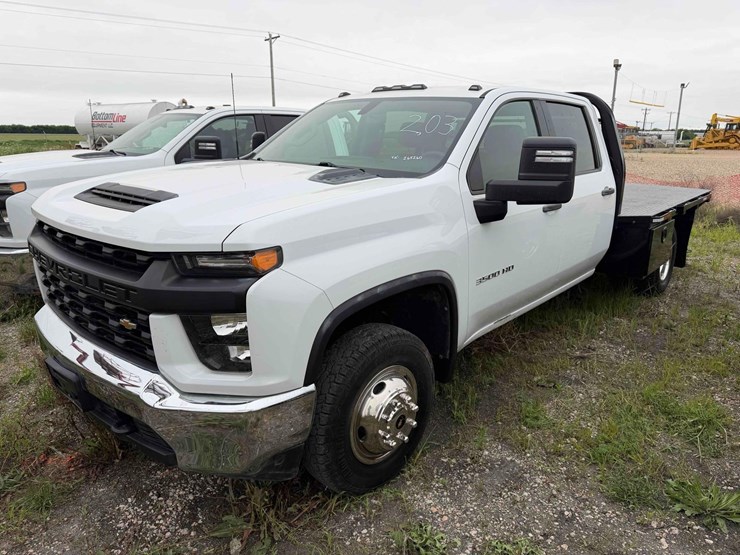 2022-chevrolet-3500-image-1