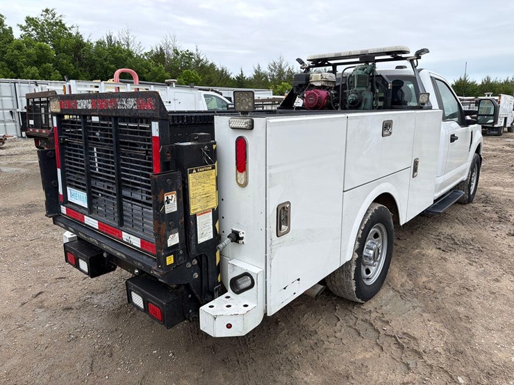 2021-ford-f350-image-4