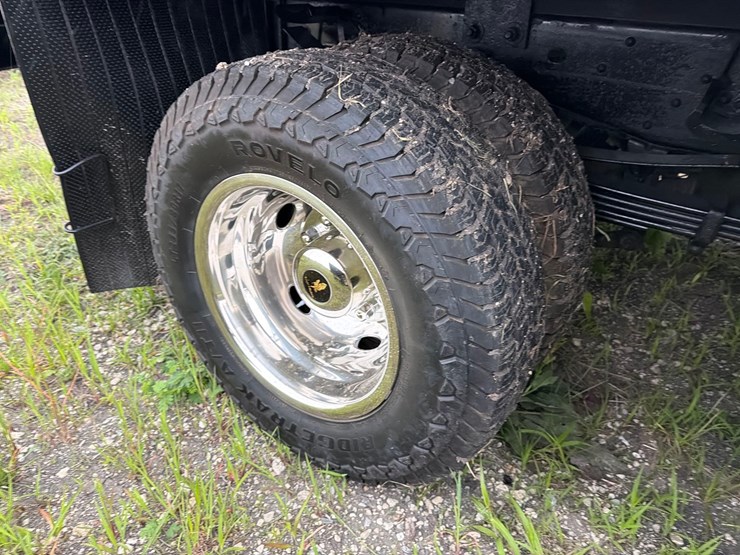 2020-chevrolet-3500-image-11