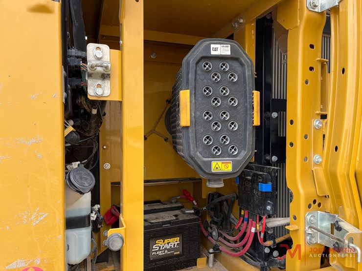 caterpillar-320-image-7