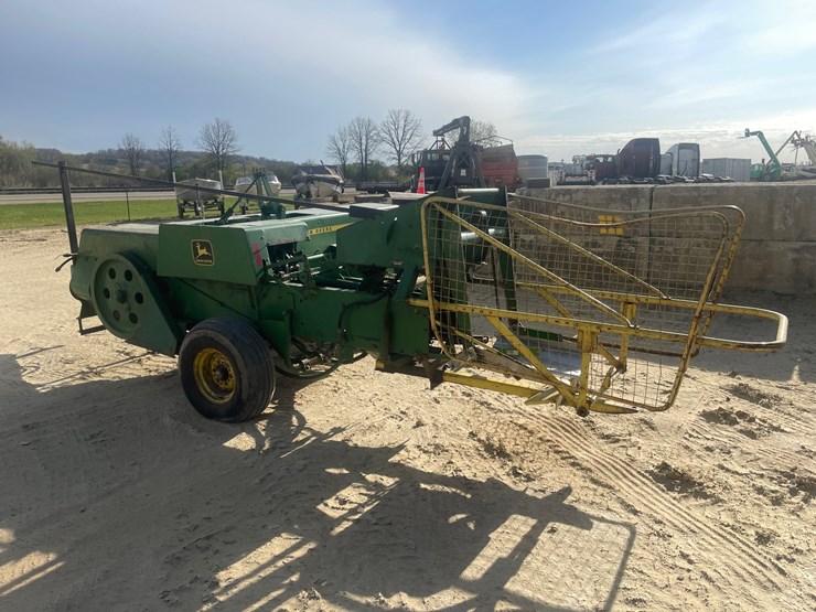 john-deere-337-image-1