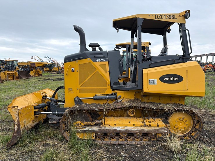 2022-deere-450-lt-image-1