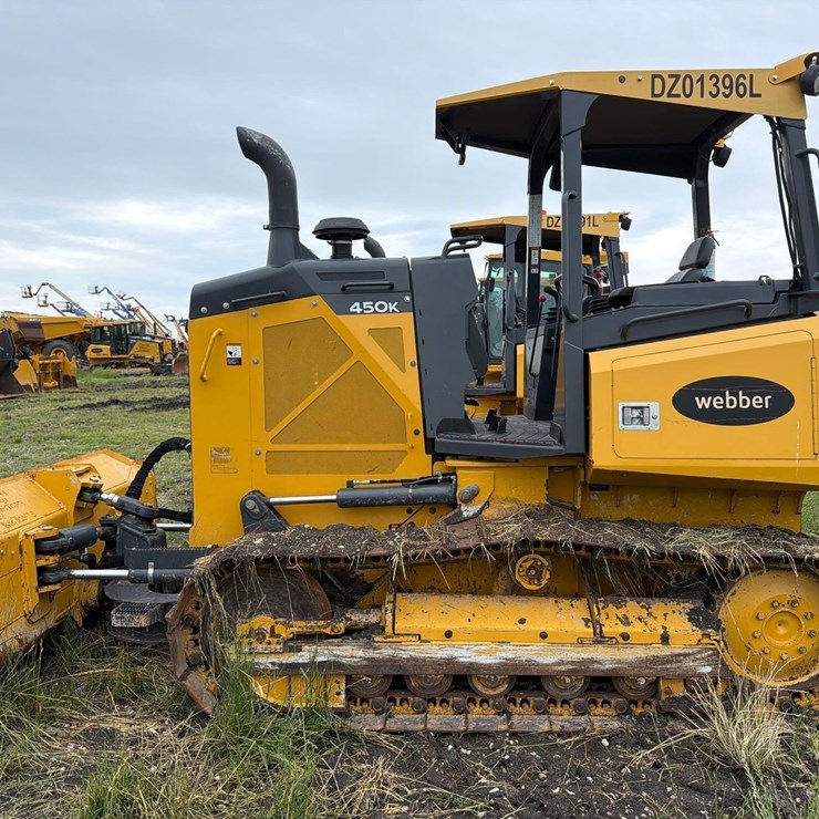 2022 DEERE 450 LT