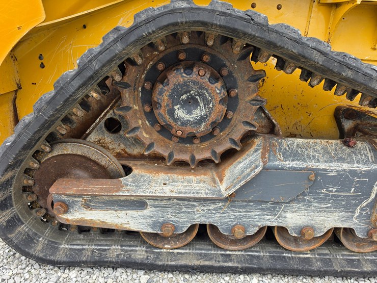 2022-deere-317g-image-20