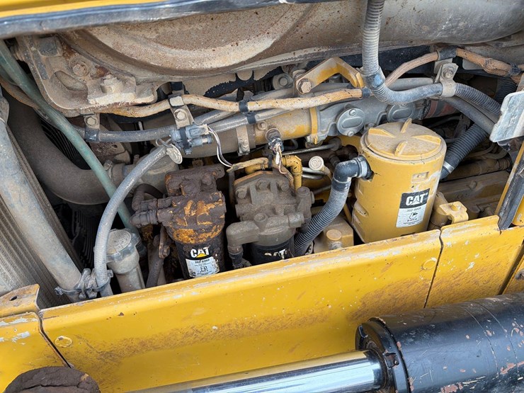 2016-caterpillar-d6n-lgp-image-18