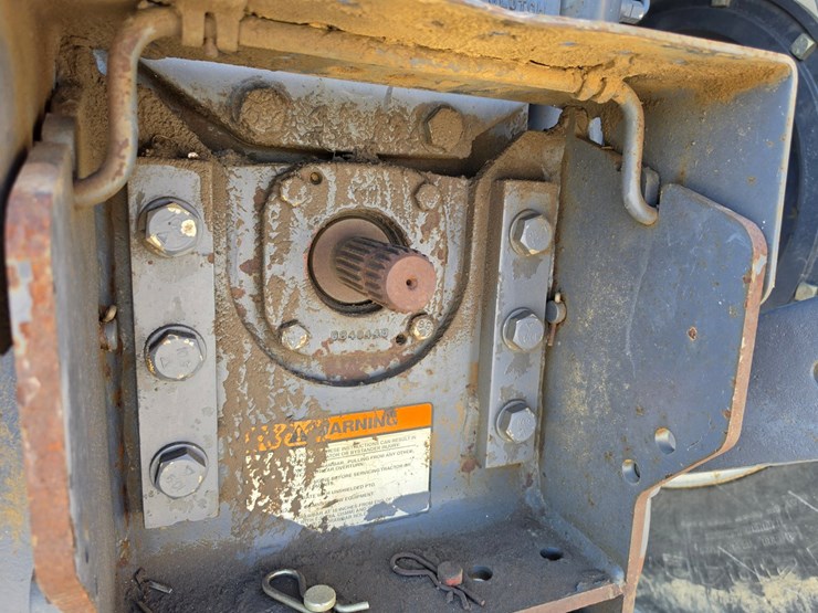2001-new-holland-8870-image-17