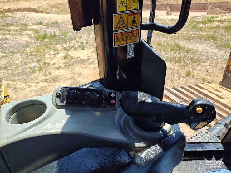 2019-caterpillar-d6n-lgp-image-31
