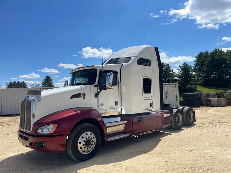 2013-kenworth-t660-image-1