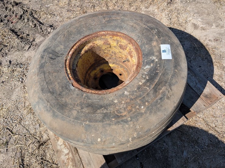 #5485-•-titan-tire-image-2