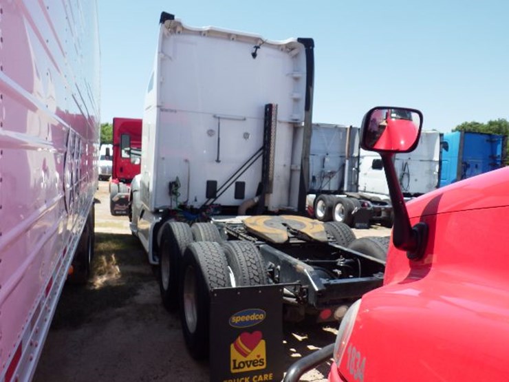 2022-kenworth-t680-image-11
