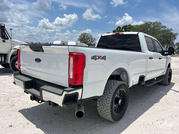 2023-ford-f250-image-3