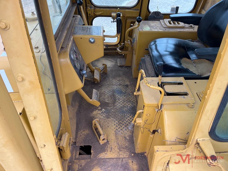 caterpillar-d6d-image-12