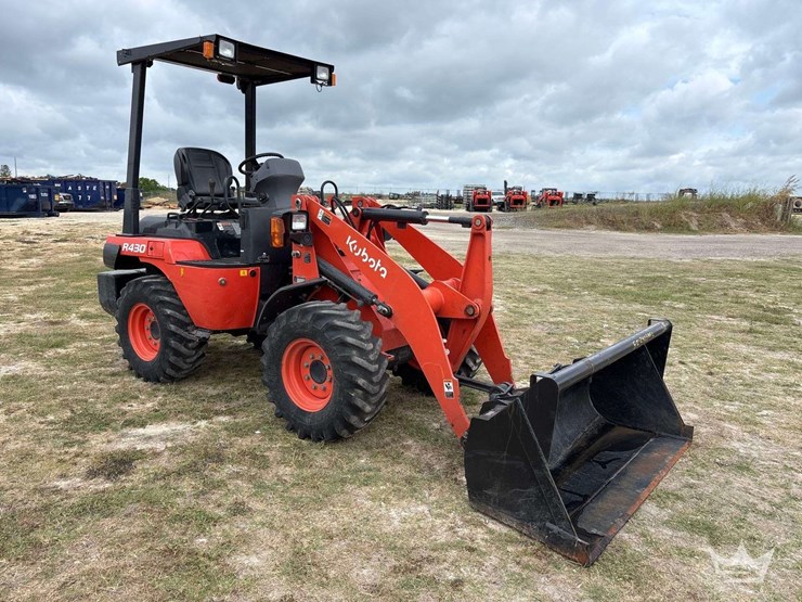 2023-kubota-r430-image-2