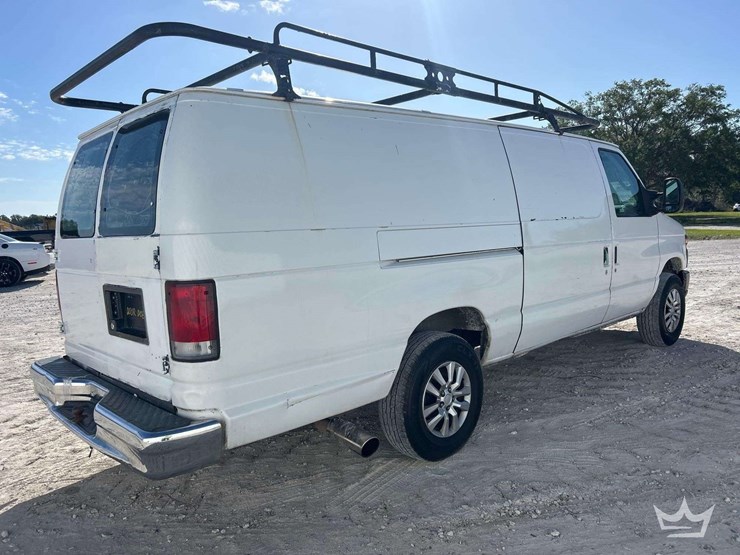 2008-ford-cargo-image-3
