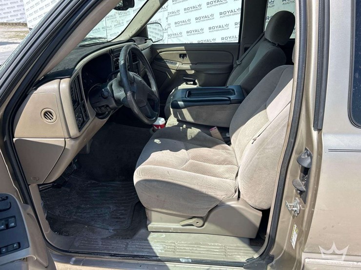 2004-chevrolet-silverado-1500-image-12