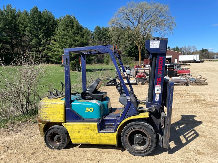 #308-•-komatsu-6,000-lbs,-propane-forklift-(non-moving)-image-4