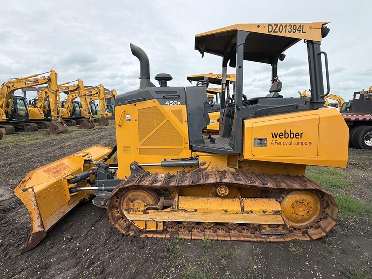 2022-deere-450-lt-image-1