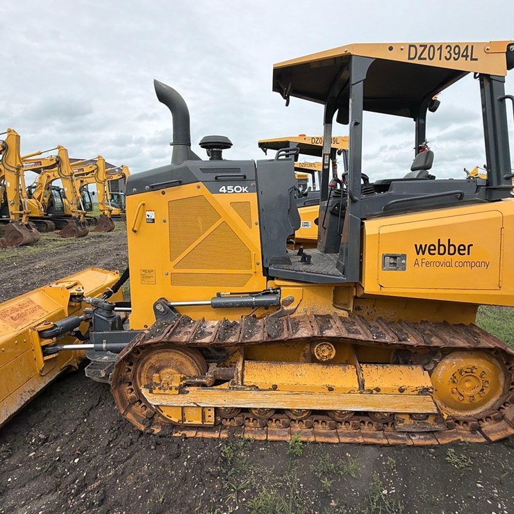 2022 DEERE 450 LT