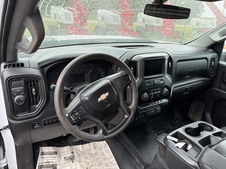 2022-chevrolet-3500-image-19
