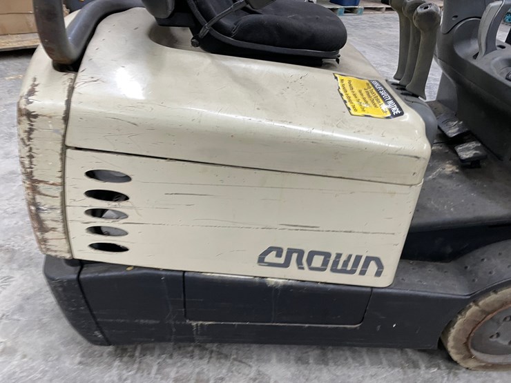 #300-•-crown-3,000lbs.-electric-forklift-image-16