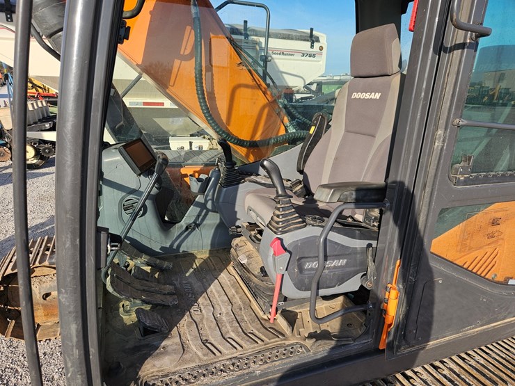 2022-doosan-dx225-lc-image-10
