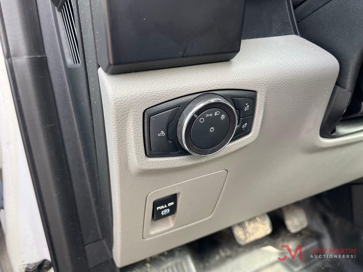 2017-ford-f150-xl-image-9