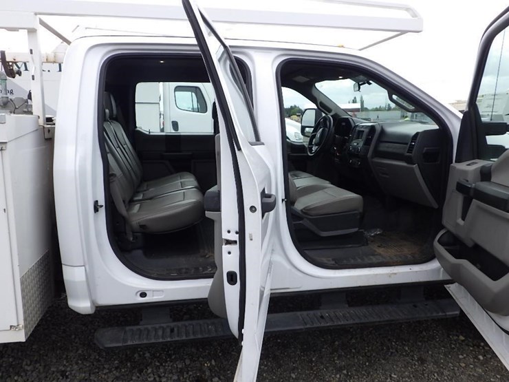 2020-ford-f550-image-18