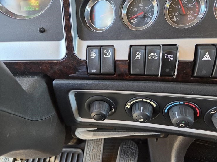 2026-kenworth-t800-image-21
