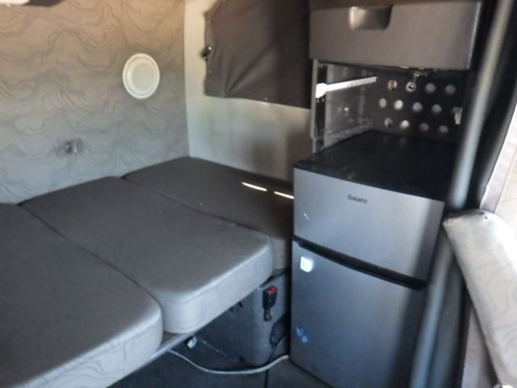 2018-volvo-vnl780-image-7