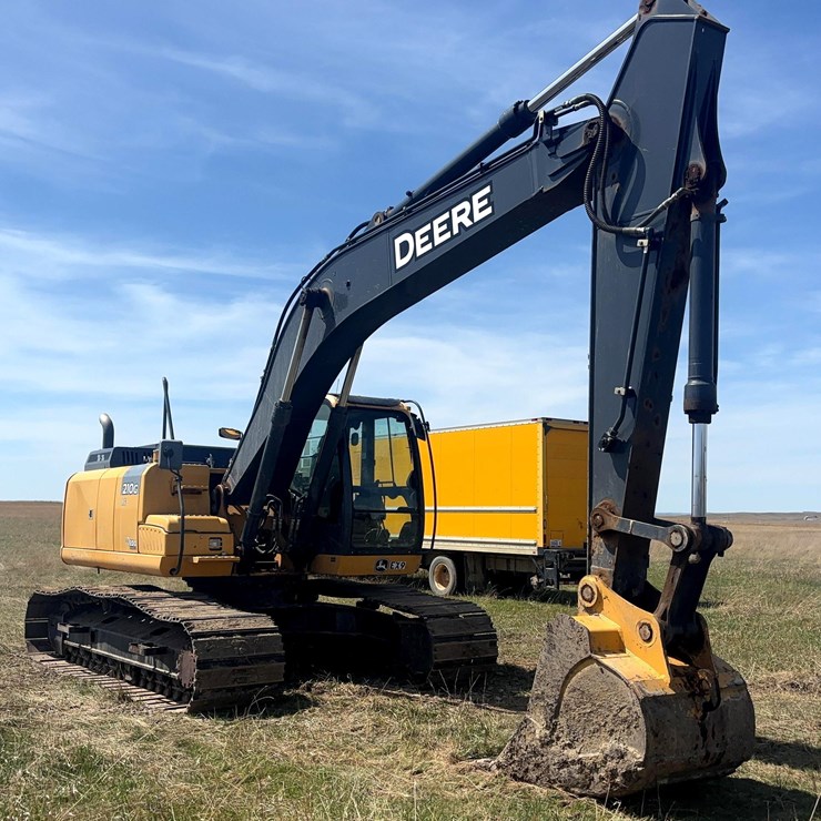 DEERE 210G