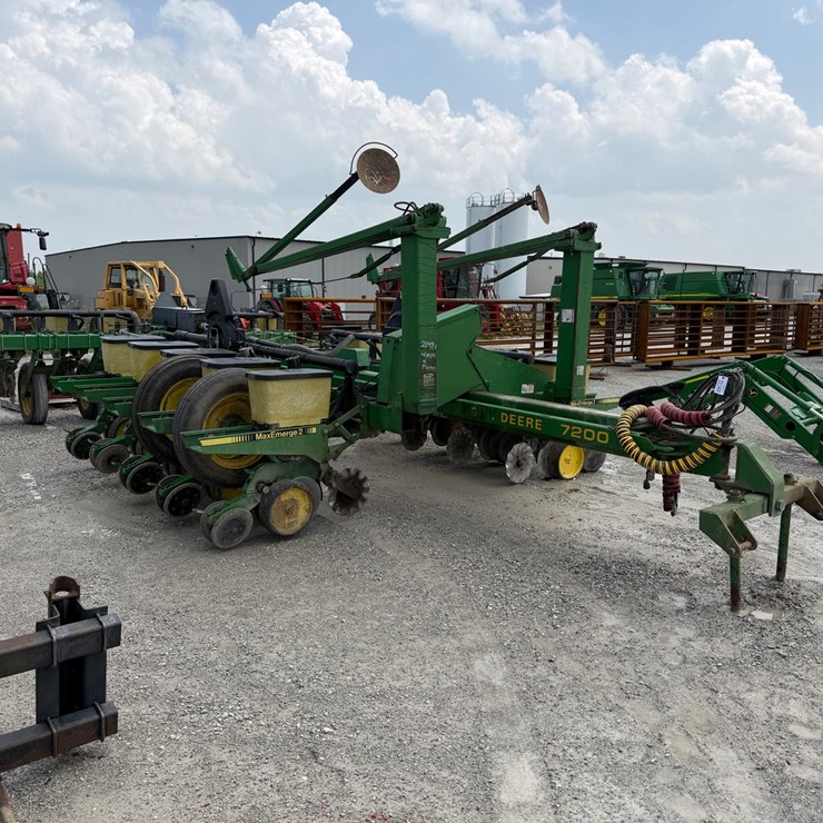 JOHN DEERE 7200