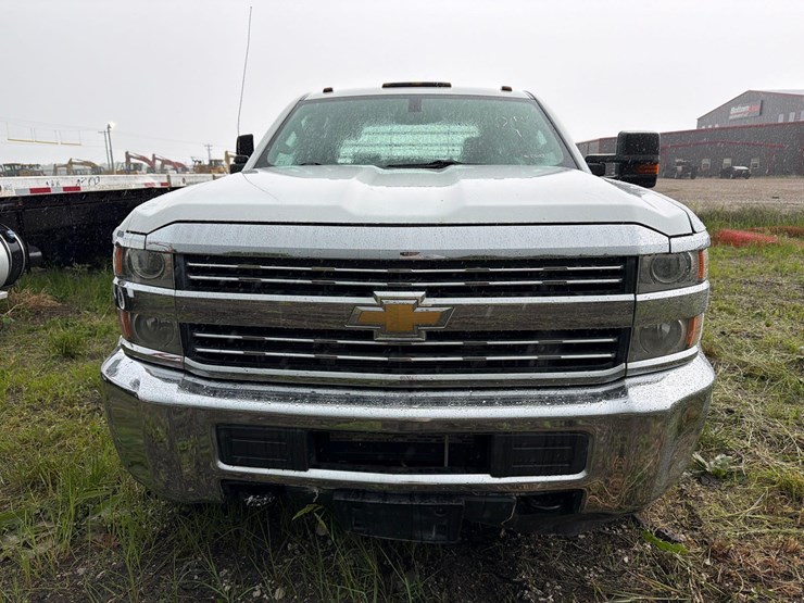 2018-chevrolet-3500-image-6