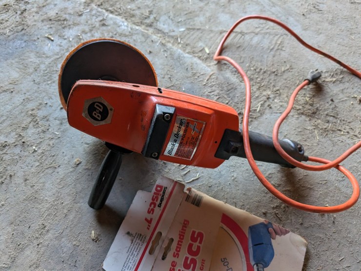 #5533-•-black-and-decker-sander-image-1