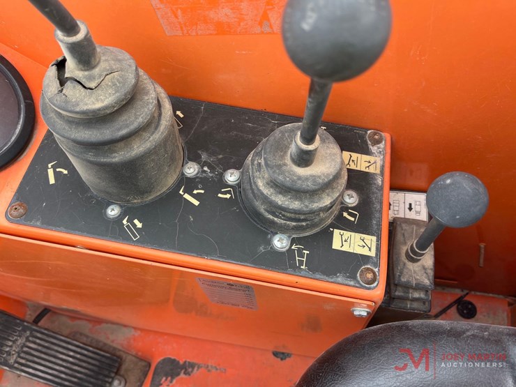 2013-jlg-6036-image-7