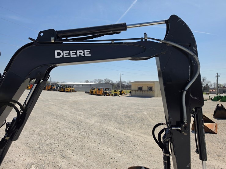 2022-deere-35g-image-23