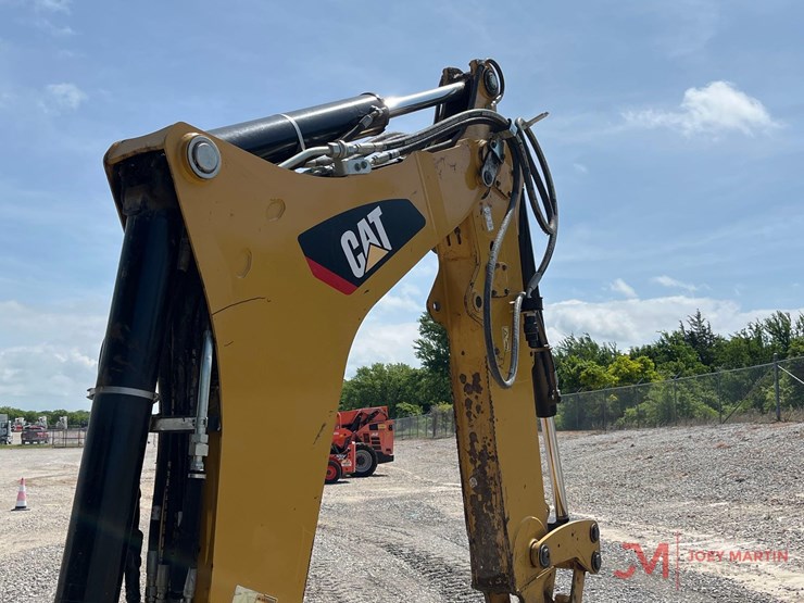 2019-caterpillar-420f2-it-image-8