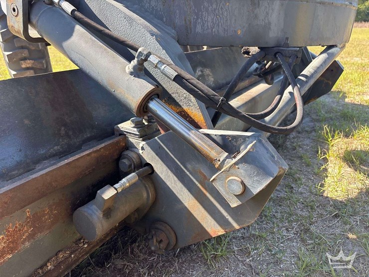 1986-deere-570a-image-13