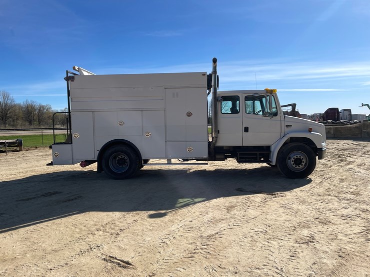 2003-freightliner-fl70-image-4
