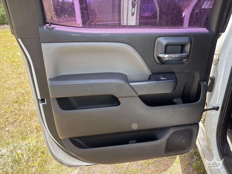 2015-chevrolet-silverado-2500hd-image-28