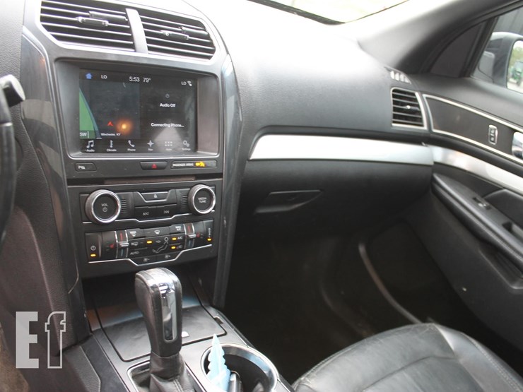 2017-ford-explorer-image-14