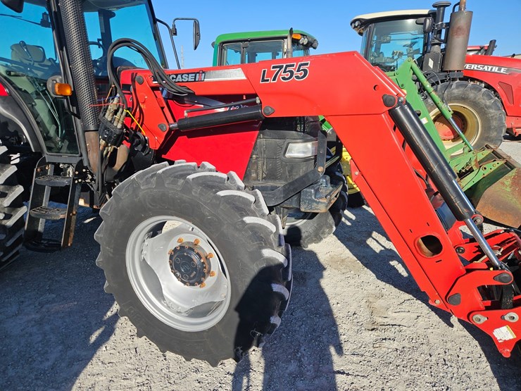 2012-case-ih-farmall-125a-image-7
