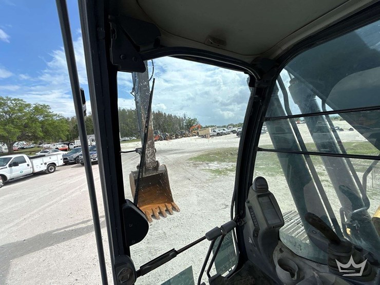 2016-deere-250g-lc-image-17