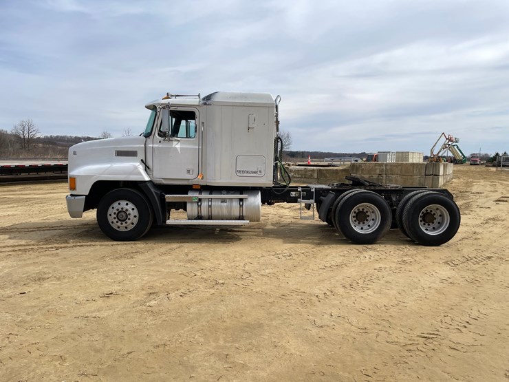 #102-•-1997-mack-ch600-semi-(has-wi-title)-image-8