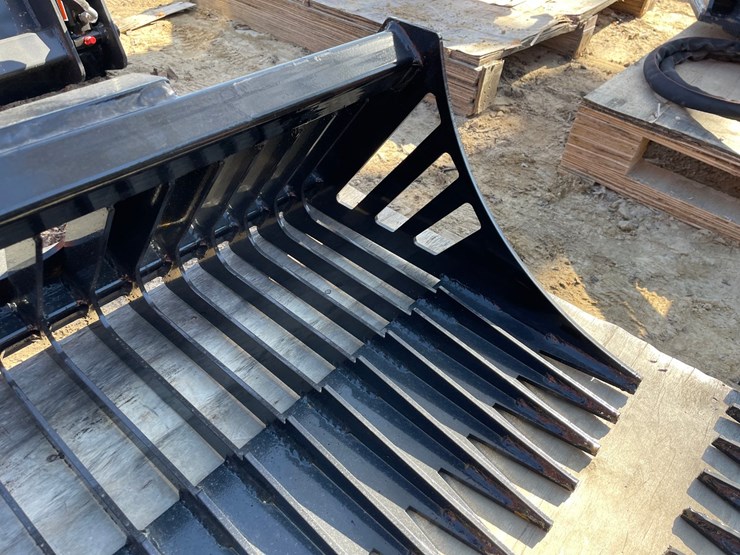 #2316-•-new-wolverine-42"-mini-skid-steer-skelton-bucket-image-9