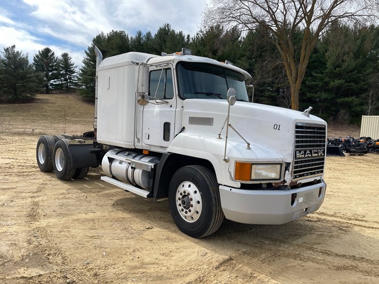 #102-•-1997-mack-ch600-semi-(has-wi-title)-image-3