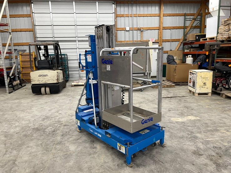 #305-•-geni-iwp-20s-push-around-aerial-work-platform-image-5