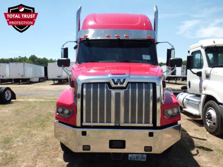 2023-western-star-49x-image-2