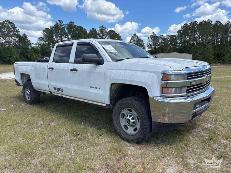 2015-chevrolet-silverado-2500hd-image-2