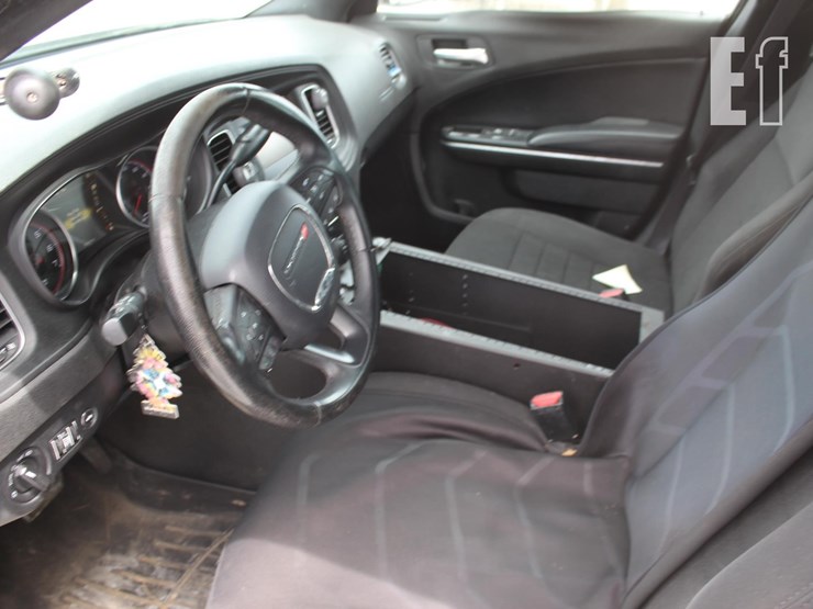 2015-dodge-charger-image-8